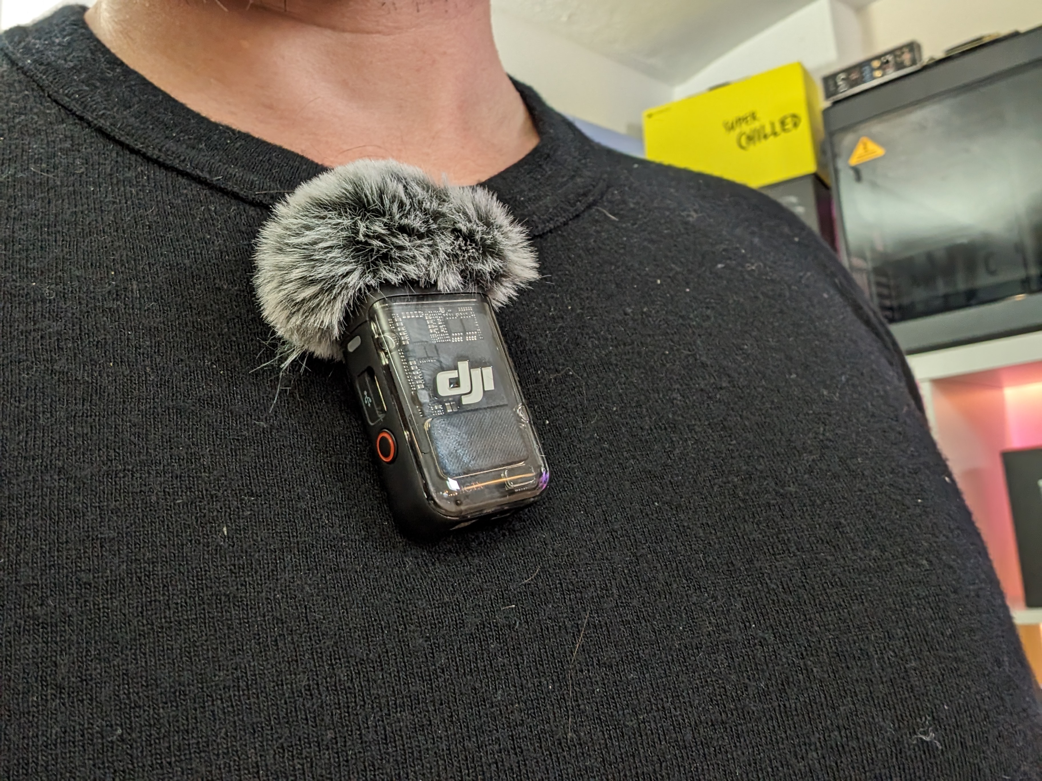 DJI OSMO Pocket 3 Mic 2 placed in the clothes.jpg